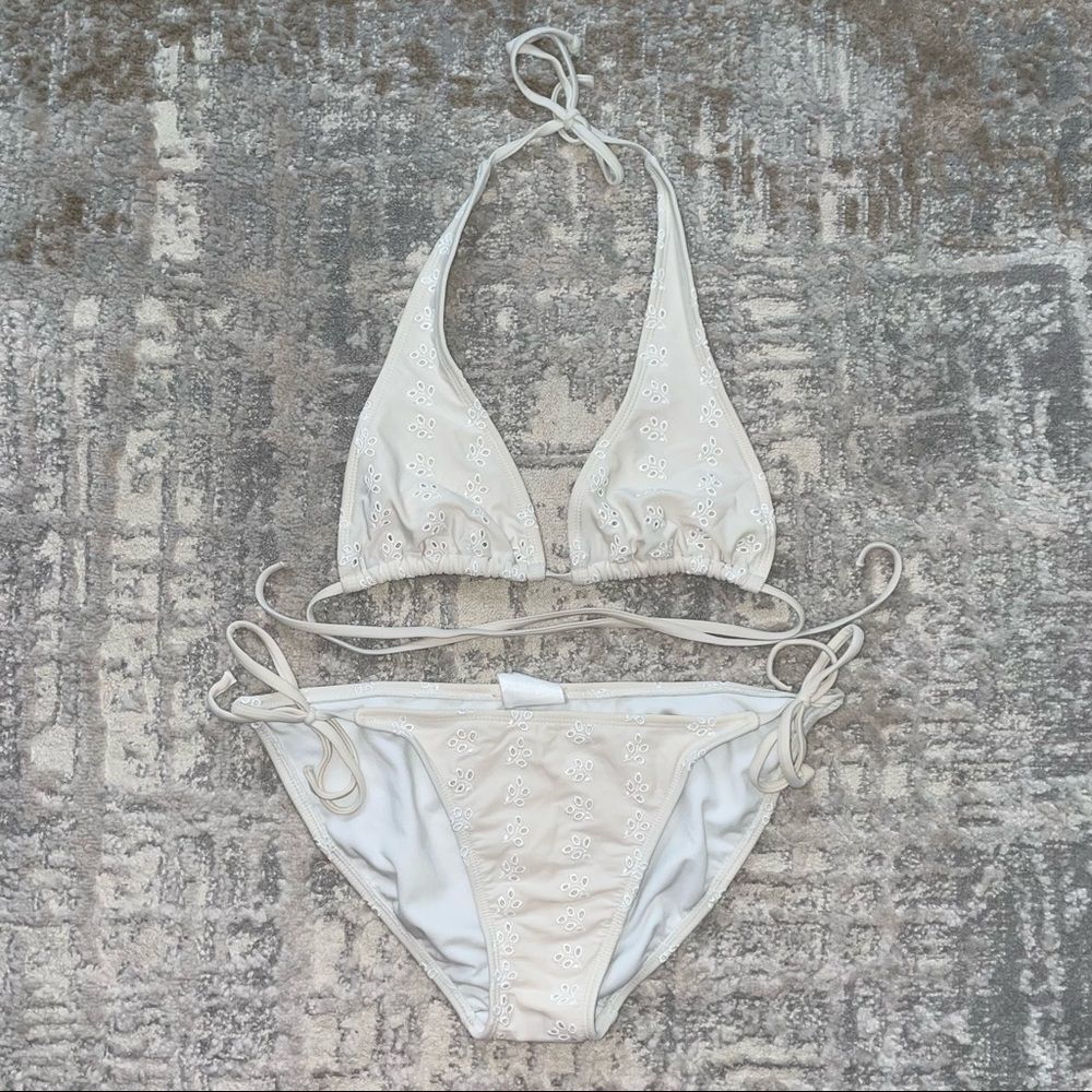 🏷️ 5 for $25 - OLD Navy Embroidered Bikini